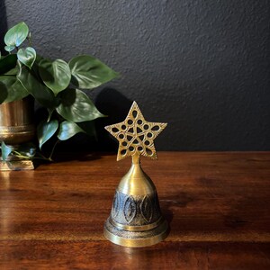 Vintage Brass Bell with 5-point Star Shaped Handle, Etched Gold Bell, Jewish Bell, Star of Jerusalem, Ornate Gold Christmas Decor Bell