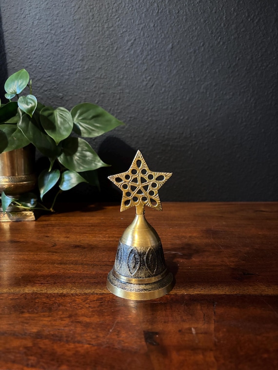 5つの星型ハンドル付きヴィンテージ真鍮ベル、エッチングゴールドベル
