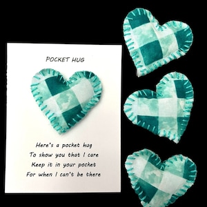 Câlin de poche, petit coeur de poche, cadeau, ami, amour, coeur doux, câlin, carte cadeau, petit coeur de poche, damier, bleu sarcelle, turquoise, vert