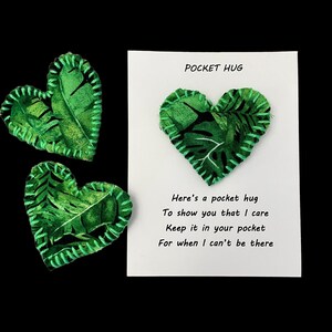Câlin de poche, coeur de poche, cadeau, ami, amour, coeur doux, câlin, carte cadeau, petit coeur de poche, plantes, feuilles
