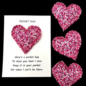 Câlin de poche, coeur de poche, cadeau, ami, amour, coeur doux, câlin, carte cadeau, petit coeur de poche, rose, floral