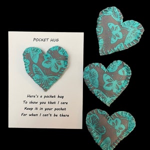 Câlin de poche, coeur de poche, cadeau, ami, amour, coeur doux, câlin, carte cadeau, petit coeur de poche, papillon, papillons, bleu sarcelle, gris