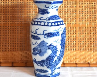 Chinese OLD blue and white porcelain dragon vase W qianlong mark RN