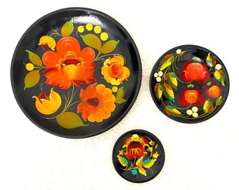 Vintage Khokhloma Plate: Hand-painted Russian Folk Art, Berry