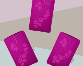 "Hibiscus" phone case, custom-made from wool felt