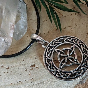 Celtic Witches Knot Pendant, Pagan Necklace, Celtic Knot Jewellery, Triquetra Pendant Necklace, Pagan Gift, Pagan Jewellery, Wiccan