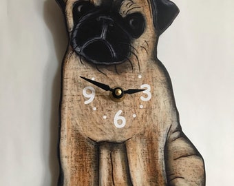 Mops Hundeuhr mit wedelndem Schwanz