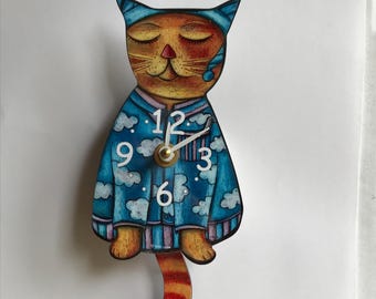 Sleepy Mini Cat clock with swinging tail