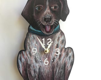 German Short haired pointer dog clock with wagging tail