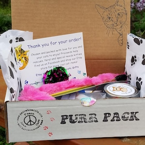 PURR PACK   Cat and Kitten Gift Box Full of Cat Toys, Treats and Organic Catnip