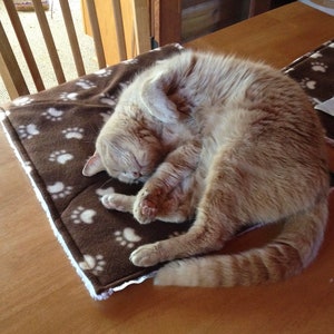 Self Warming Cat Mat Retro image 3