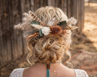 Boho Pheasant Feathers Bridal Hair Comb Fall Autumn Wedding Bridesmaid Accessories Rustic Wedding Dried Flowers Eucalyptus Floral Headpiece.