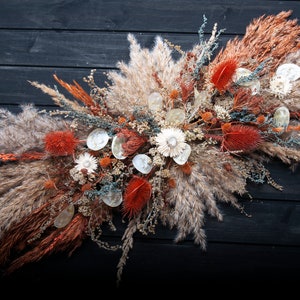 Arco nuziale rustico con fiori secchi, fiori per arco nuziale, fiori per arco nuziale, terracotta arancione bruciata, cardo autunnale per matrimonio
