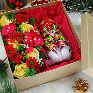 Medium Colorful And Unique Hand Carved Unscented Christmas Candle in gift box with Luxury Handmade soap roses, perfect Christmas gift