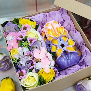 Medium gift box with soap roses and a carved candle Gift for her Mother&#39;s Day Wedding Birthday Valentine&#39;s Day Luxury Handmade Soap Bouquet