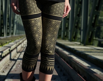 Leggings tribali per donne~Stampa geometrica~Oro~Leggings 3/4-Yoga~Abbigliamento festival~Goa Psy Trance~Hippie,Alternativa,Pixie,Pantaloni~Yamuna Art