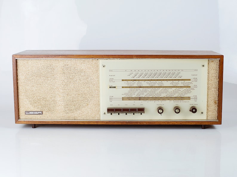 Radio de válvulas Wega tipo 129, de teca, Alemania Occidental, década de 1960. imagen 7