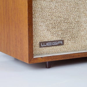Radio de válvulas Wega tipo 129, de teca, Alemania Occidental, década de 1960. imagen 4