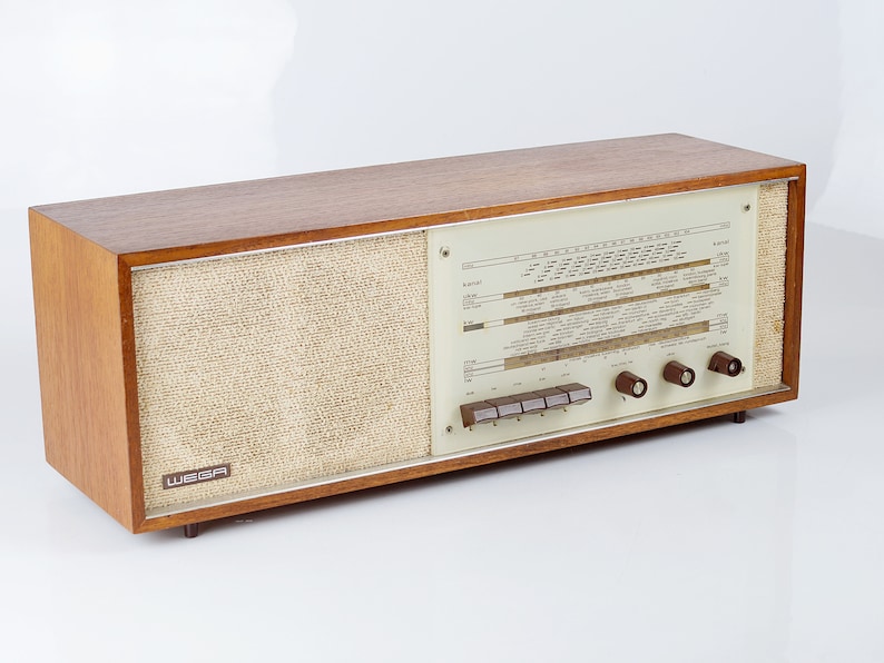 Radio de válvulas Wega tipo 129, de teca, Alemania Occidental, década de 1960. imagen 8