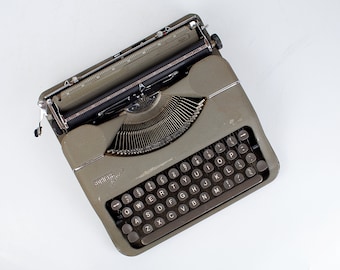 Rare Montana Luxe typewriter, QWERTY