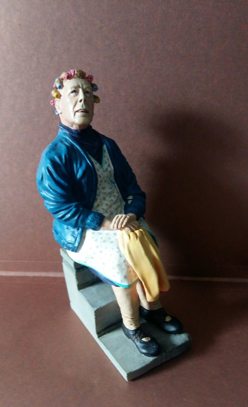 Original Nora Batty-Danbury Mint-Last of the Summer Wine Ceramic Figure Sculpture,Gordon C Brown FRSA, Christmas Gift,Present, Free Shipping image 7