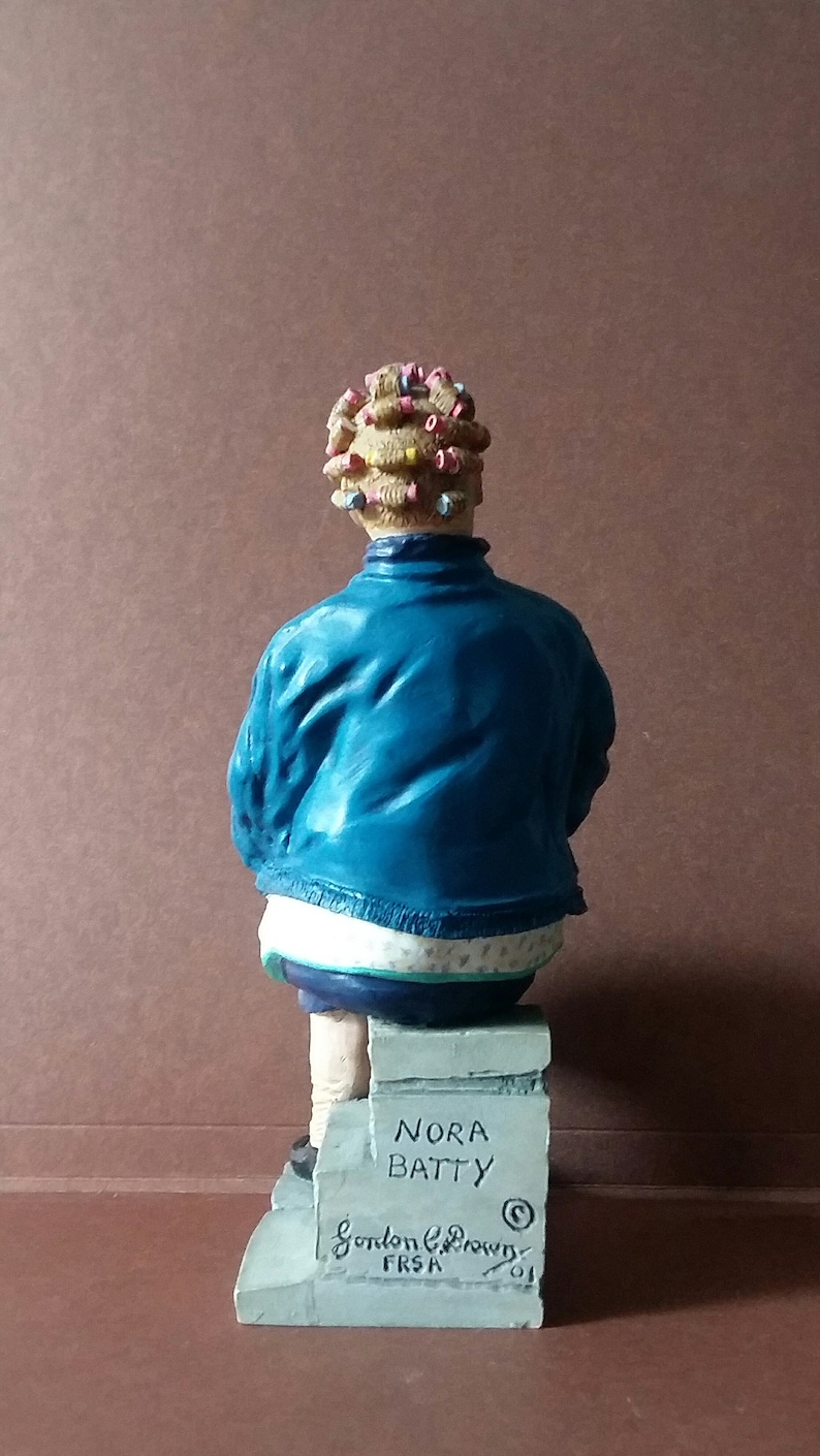 Original Nora Batty-Danbury Mint-Last of the Summer Wine Ceramic Figure Sculpture,Gordon C Brown FRSA, Christmas Gift,Present, Free Shipping image 10