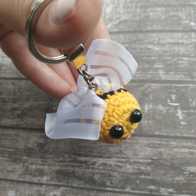 Crochet bee keychain Cute Bumblebee keyring Etsy