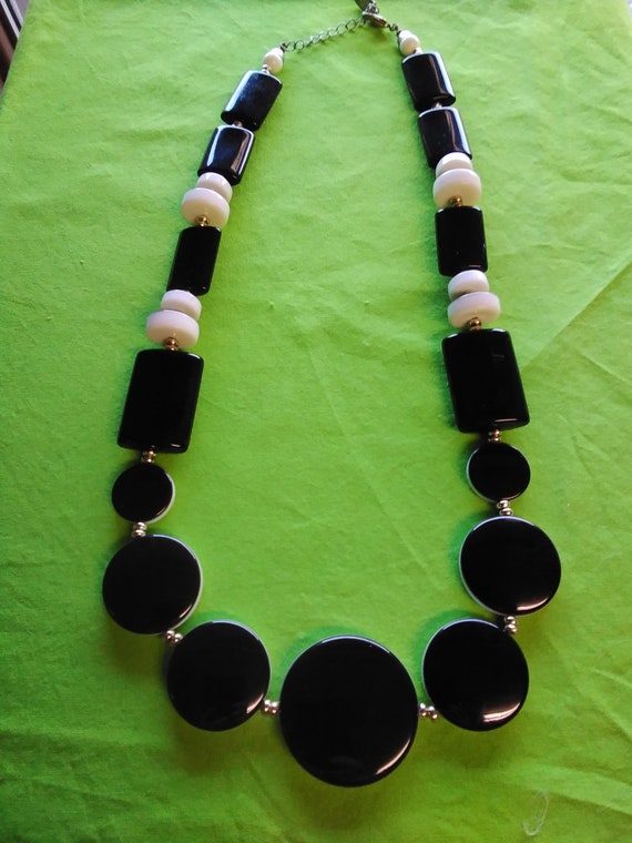 Vintage  Black and White Beaded Necklace - image 2