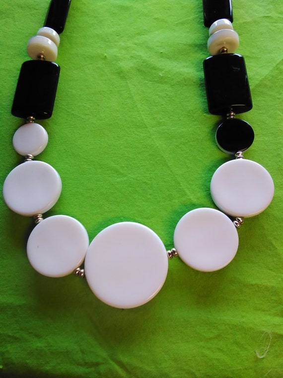 Vintage  Black and White Beaded Necklace - image 4