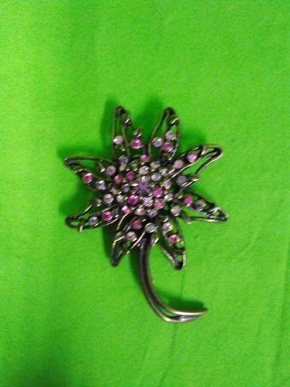 Vintage  Swarovski  Crystal  Flower Brooch