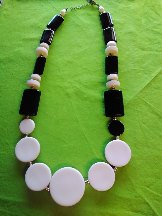 Vintage  Black and White Beaded Necklace - image 5