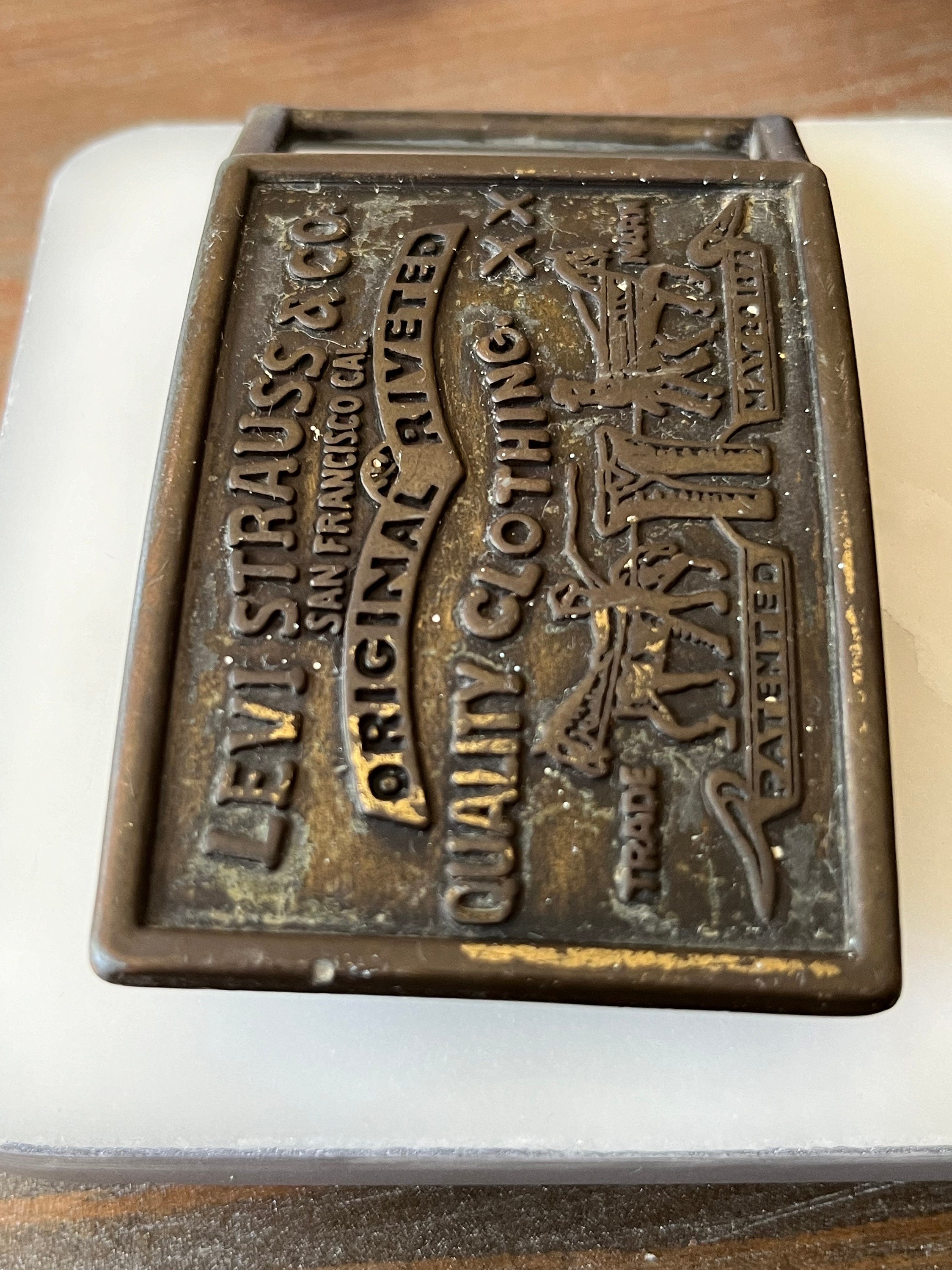 levis belt buckle