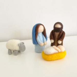 Nadelgefilzte Krippenfiguren Baby Jesus, Maria, Josef und Schaf handgefertigt