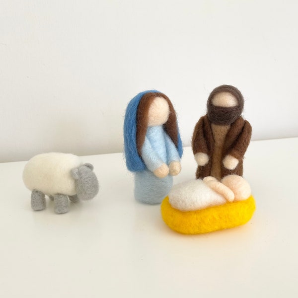 Nadelgefilzte Krippenfiguren Baby Jesus, Maria, Josef und Schaf handgefertigt