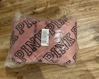 VICTORIA'S SECRET Cozy Logo Blanket
