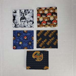 May include: Five square fabric pieces with Harry Potter-themed designs. One features characters in black and white, another has cartoon faces, and others display the words "Harry Potter" or the Hogwarts crest. The fabrics are in various colors.