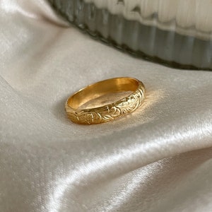 14k Gold Filled Ring - Floral Band Ring - 14k Gold Stacking Ring - Vintage Style Ring - Unisex gold ring - Budget Wedding Band