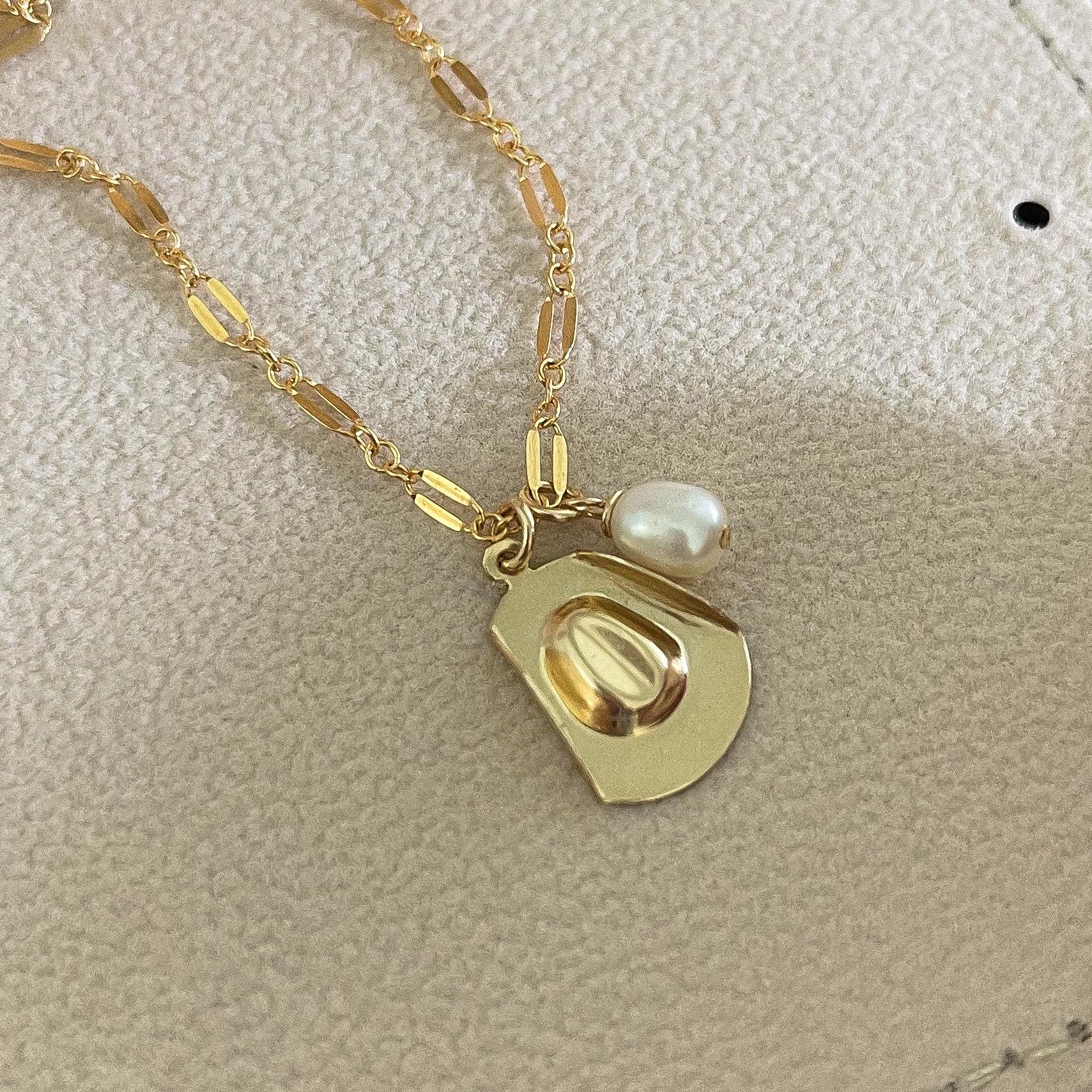 Collana con cappello da cowgirl rosa: ciondolo con stivale western, iniziale personalizzata - Italia