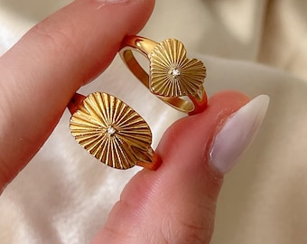 Heart Signet Ring – Gold Heart Ring for Women – 18k Gold PVD Stainless Steel Ring, Waterproof & Hypoallergenic – Gift for Mom or Her