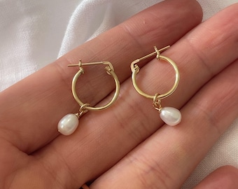 Pearl Hoop Earrings - Huggie Earrings With Pearl - Freshwater Pearl Earrings - 14k Gold Filled Pearl Hoops - Bridal Hoop Earrings - Bridal