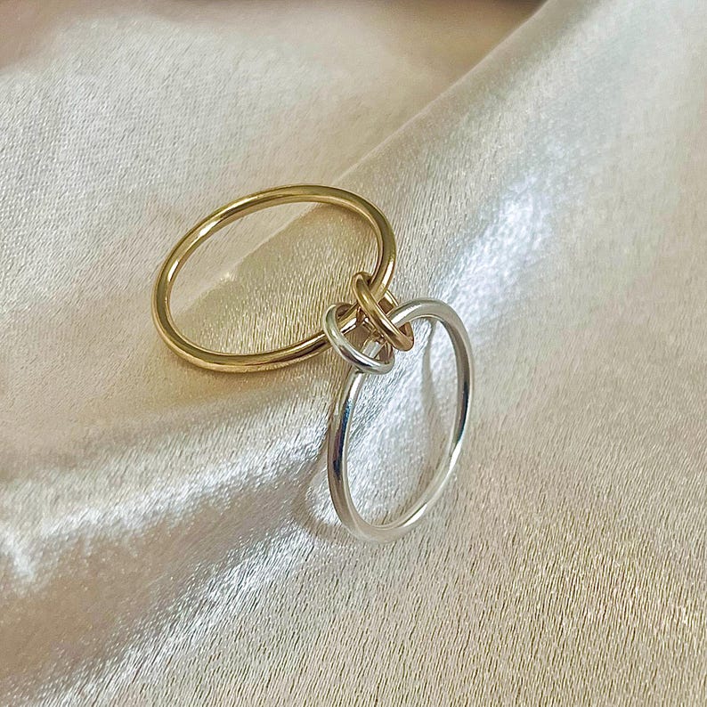 Gold filled linked ring set, minimalist stacking rings for everyday wear