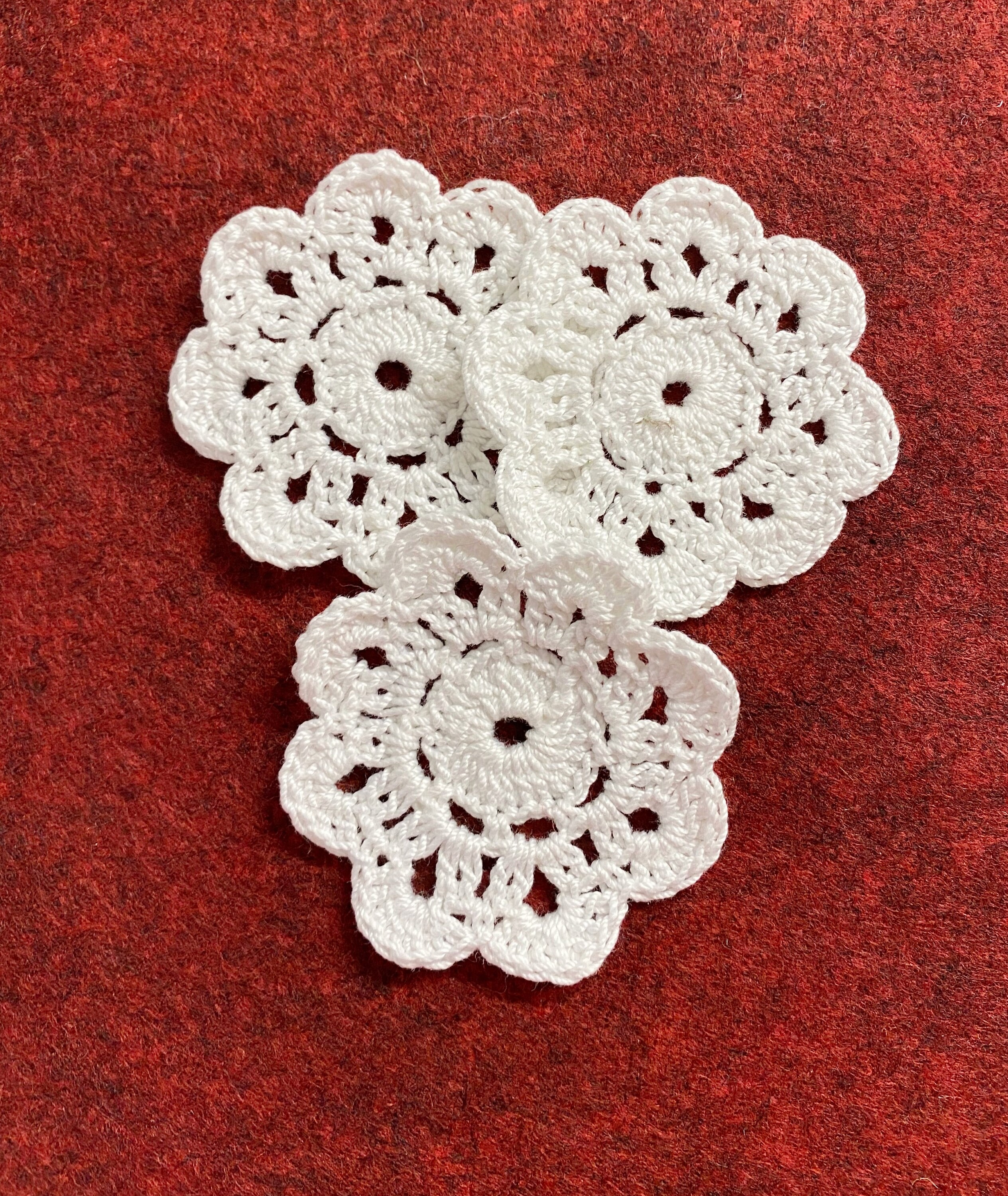  Royal Lace Fine Quality Paper Products, Medallion Lace Round Paper  Doilies, 4-Inch, White, 1 Piece, Pack Of 40 Each