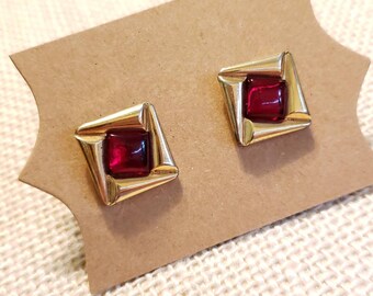 Cufflinks Black Onyx Gemstone with Vintage Glass Gold and Ruby Red Center Cufflinks Raised 3D