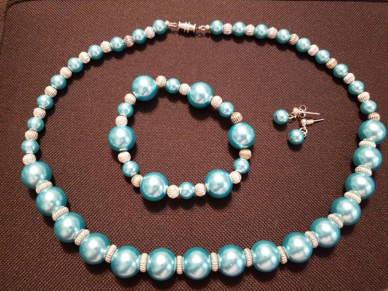 Set ART GLASS Beaded Pierced Earrings matching Bracelet 7-5 inches length VINTAGE beads dr3