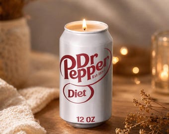 Duftkerze aus Sojawachs mit Diet Dr. Pepper-Duft, hergestellt aus einer recycelten Getränkedose
