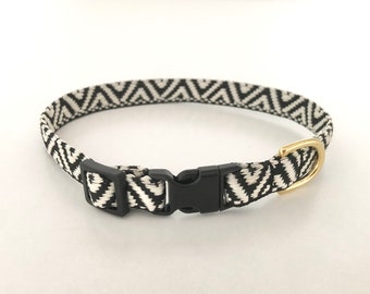 XS-S Geometric black and white pattern dog collar