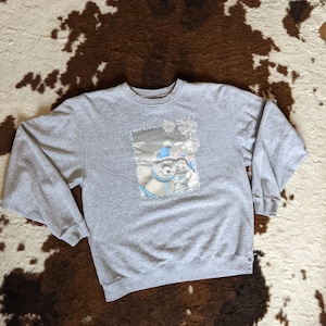 Vintage Kubuś Puchatek Disney Szary okrągły dekolt Szary Unisex 90's/ 80's Sweter ~ vintage Disney Świąteczny świąteczny sweter Średni