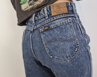 90s denim Lee Jeans medium wash 1990s mom jeans high Waisted denim ~ Dad jean tapered ankle length cropped jean
