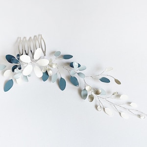 Hair comb with flower design