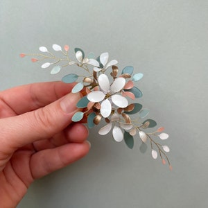 Hair comb with flower design